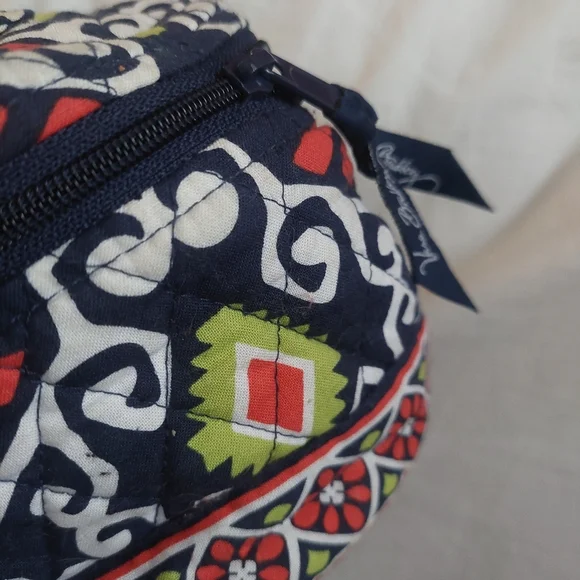 Beautiful Vera Bradley Cosmetic Bag with Handle.  ( Bag E) - Picture 2 of 3